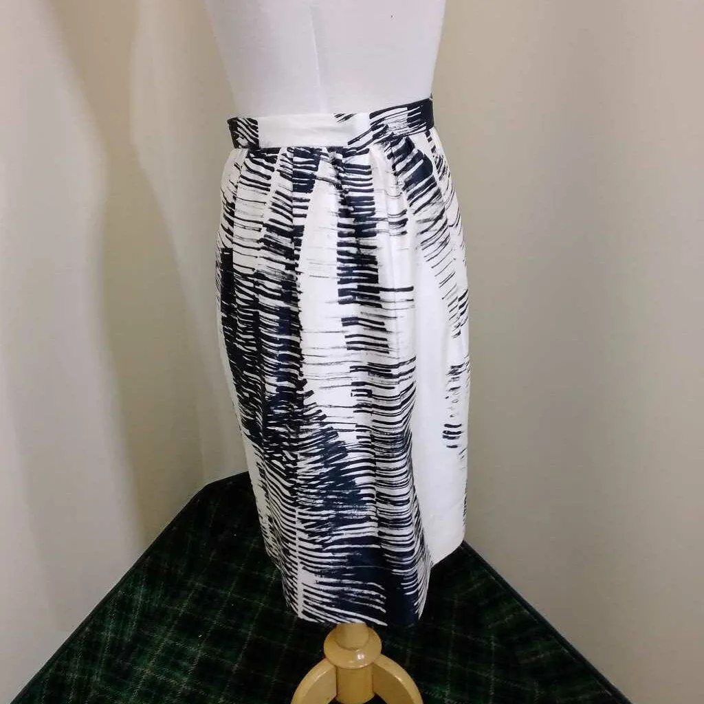 LIDA BADAY BLACK WHITE PATTERN SKIRT SIZE 4 TCC