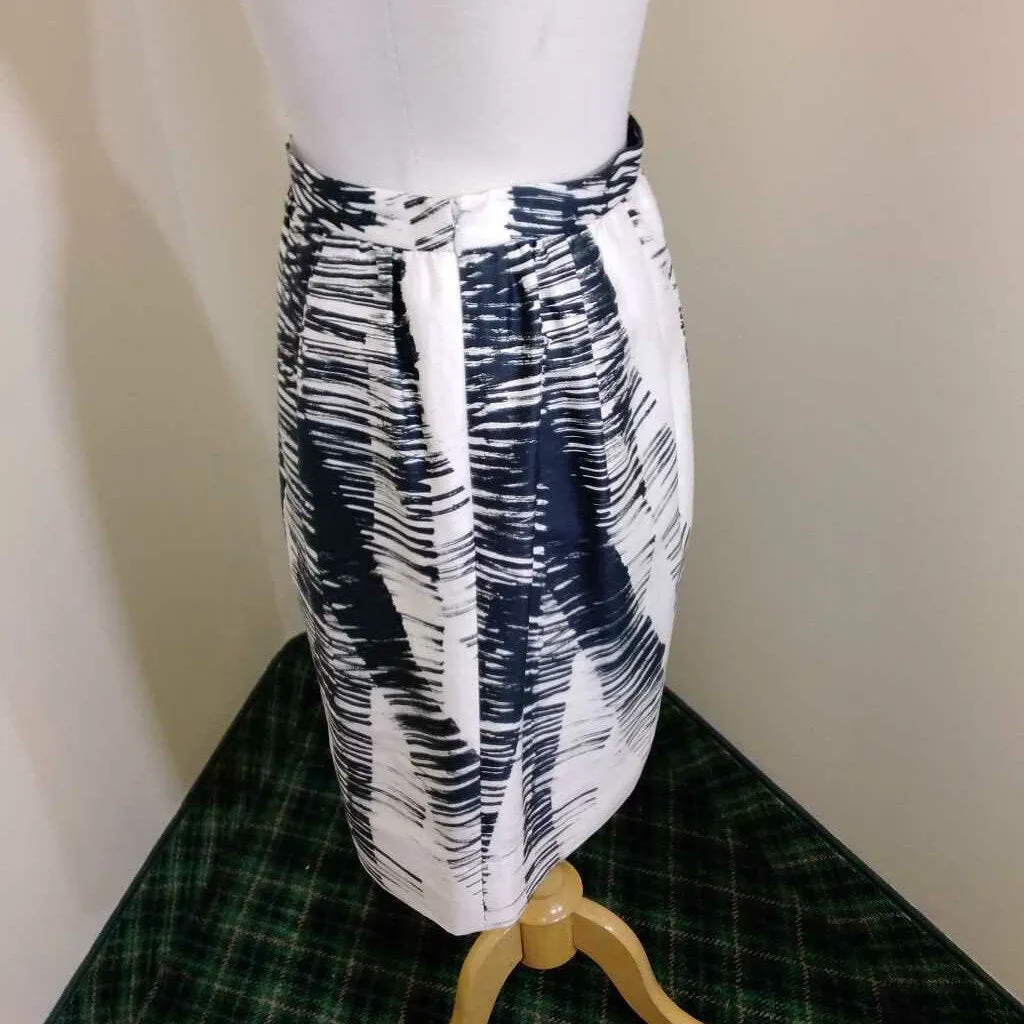 LIDA BADAY BLACK WHITE PATTERN SKIRT SIZE 4 TCC