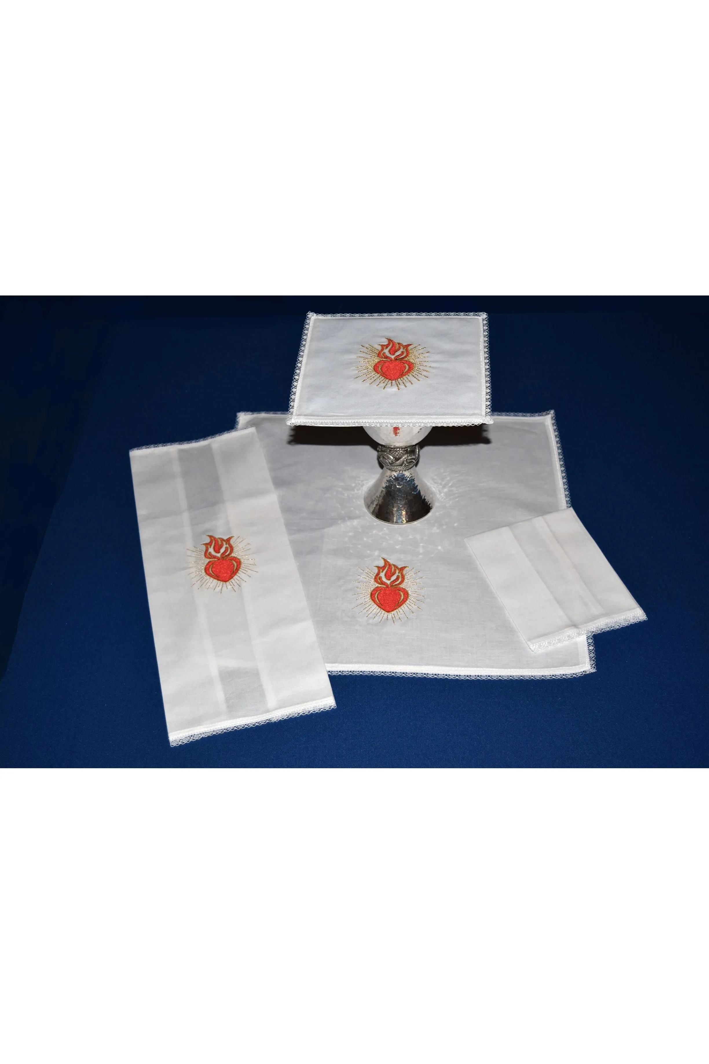 Sacred Heart Mass Linens - SL3022